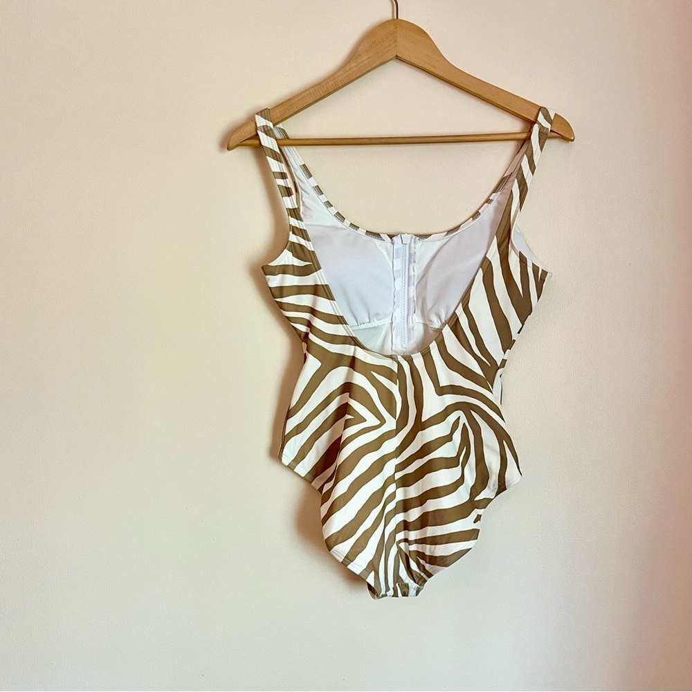 Michael Kors Zebra Print One Piece Swimsuit Zip Front Size 12 Neutral Swim - Picture 5 of 7